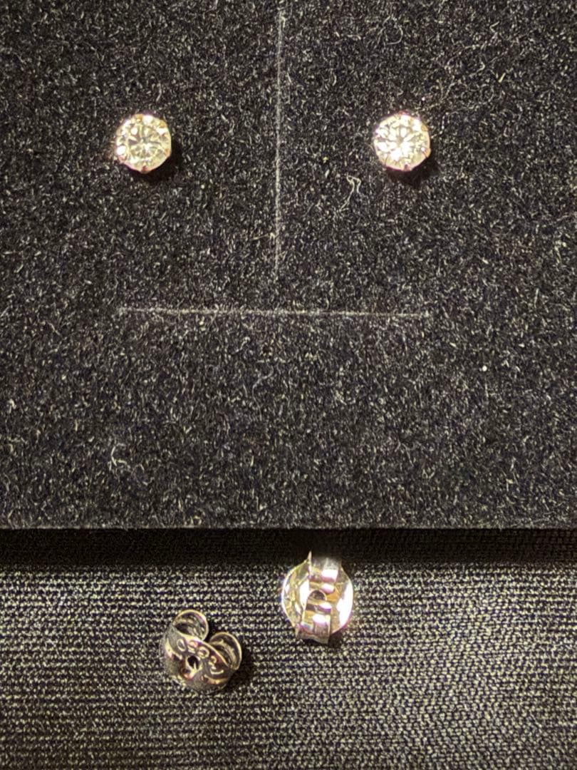 Pt900 一粒ダイヤスタッドピアス