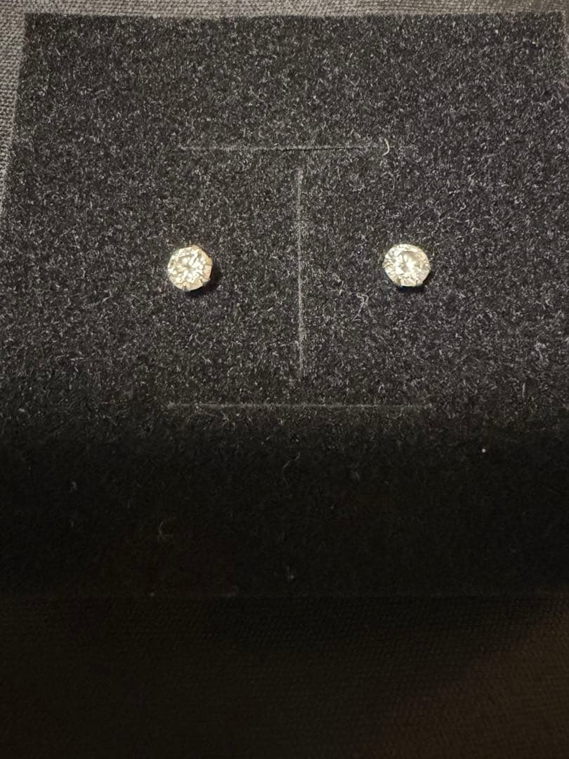 Pt900 一粒ダイヤスタッドピアス