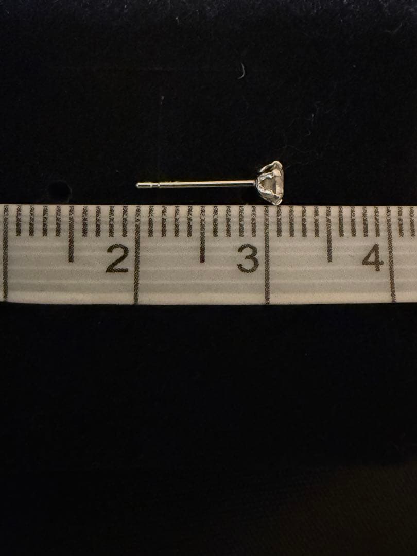 Pt900 一粒ダイヤスタッドピアス