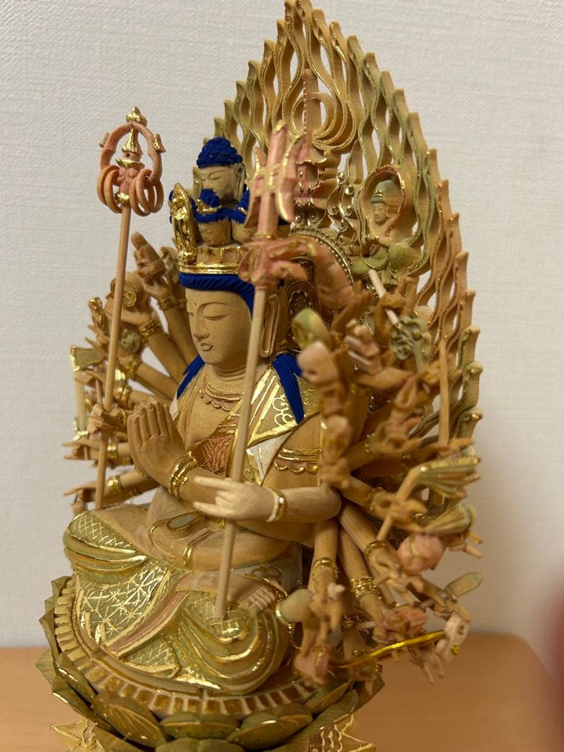 千手観音菩薩　金色　木製　新品　美品