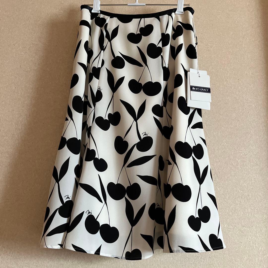 エムズグレイシー モノトーンチェリー柄スカート　タグ付き