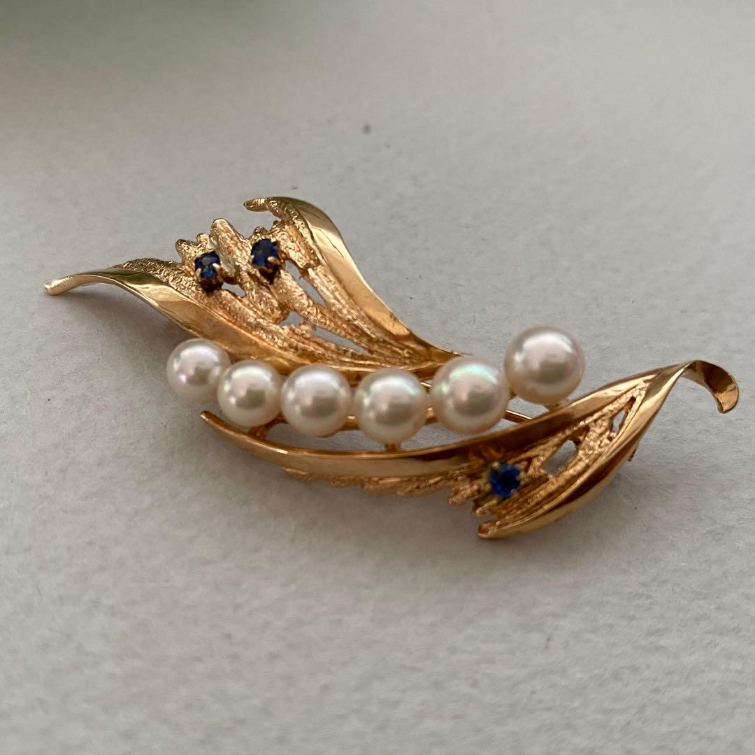 K14アコヤパールサファイアブローチ　羽毛のようなお洒落なデザイン