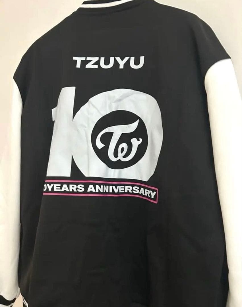 TWICE ONE A MILL 1ON レプリカ　ツウィ、サナ