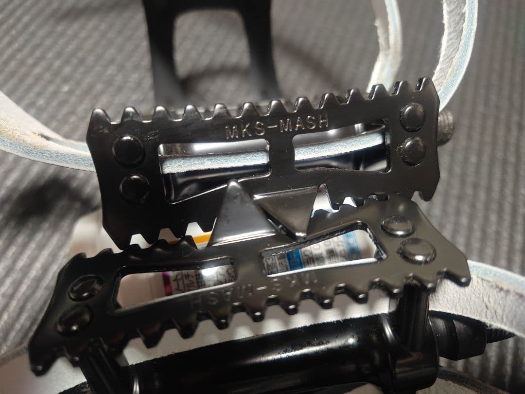 MKS アルミペダル ストラップ付き セット販売のみ