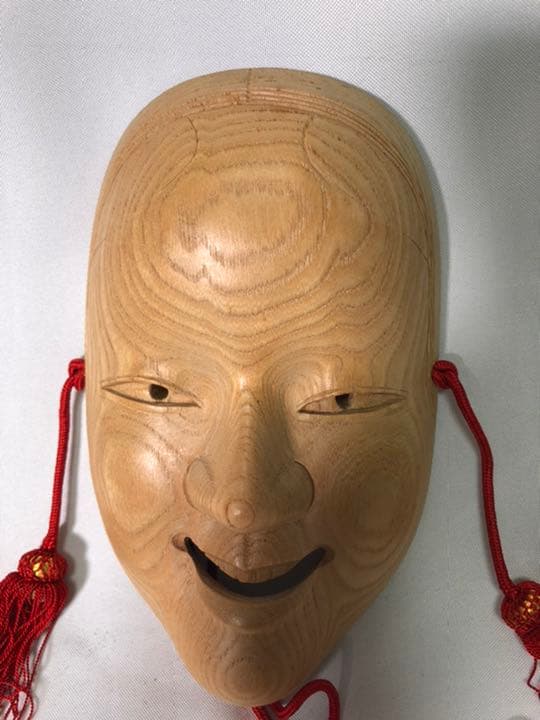 272❣️ 木彫　能面　女