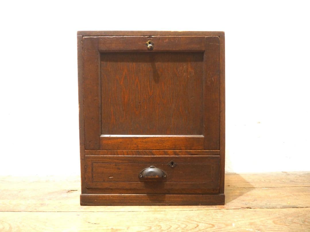 1275 アンティーク　ケンドン扉の収納棚　展示台　ケース　古家具　レトロ　金具