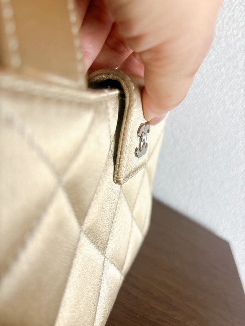 CHANEL ゴールド サテン キルティング パーティーバッグ