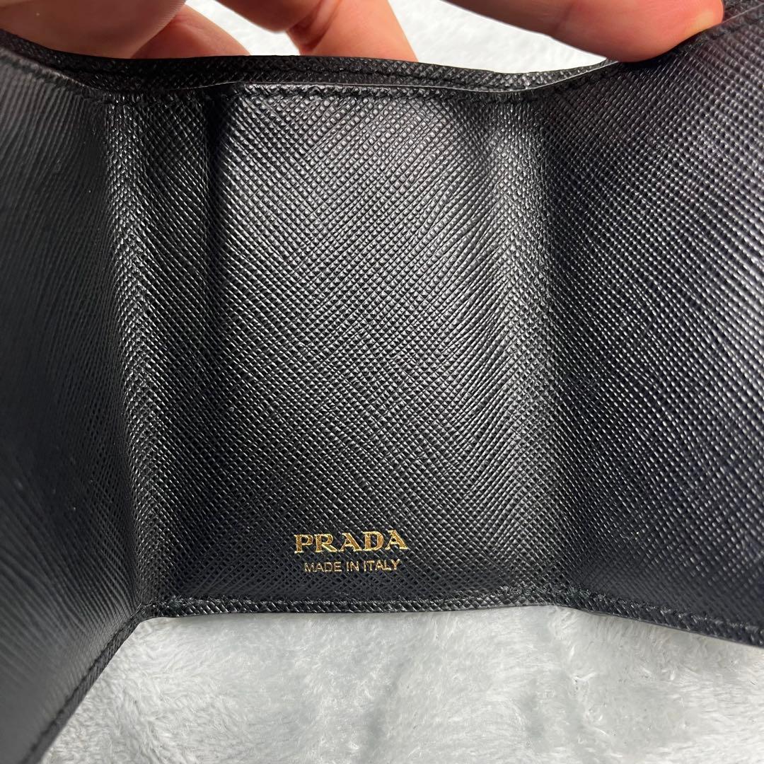 Prada プラダ 3つ折り財布 ブラック 黒 サフィアーノレザー