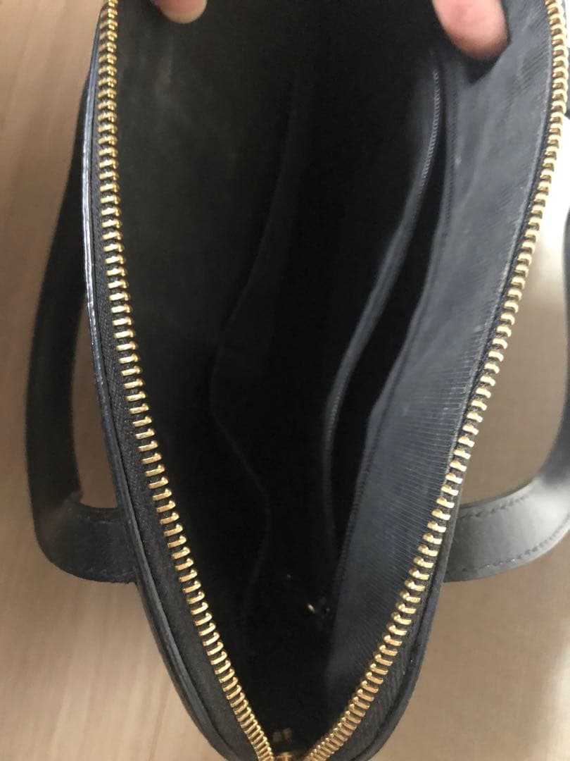 FURLA パイパー　ブラックレザーショルダーバッグ