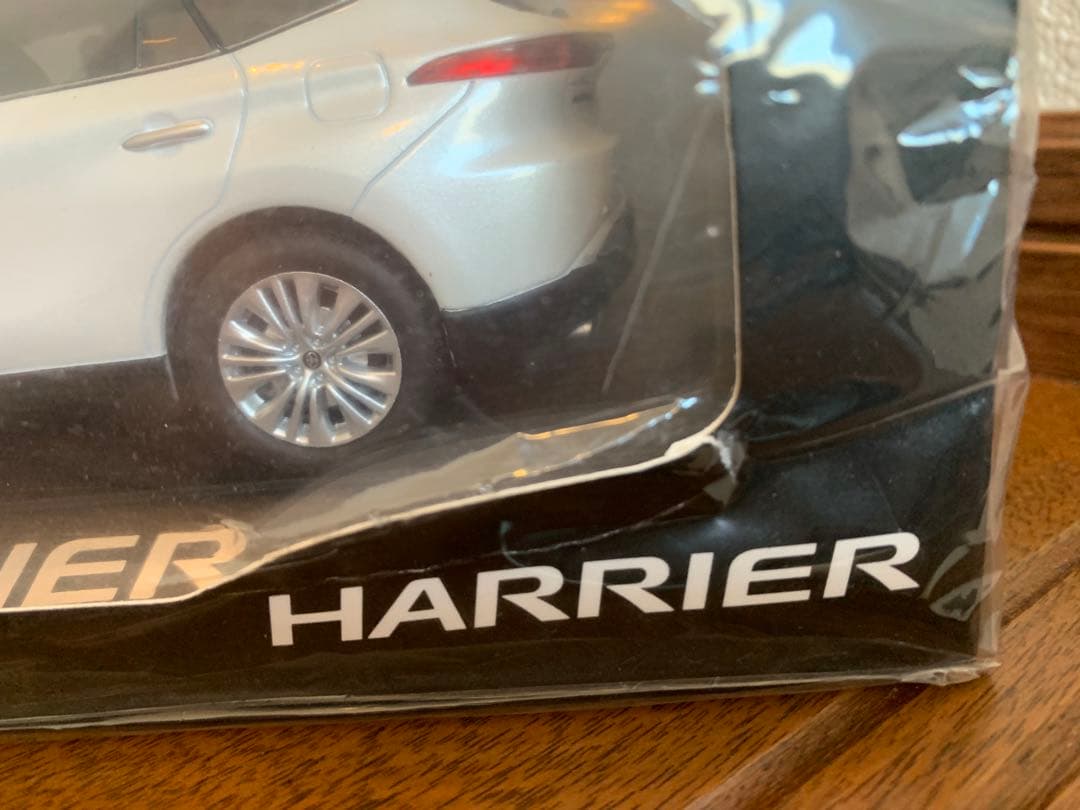 トヨタ TOYOTA ミニカー ハリアー1/30スケール　ダイキャスト製　非売品