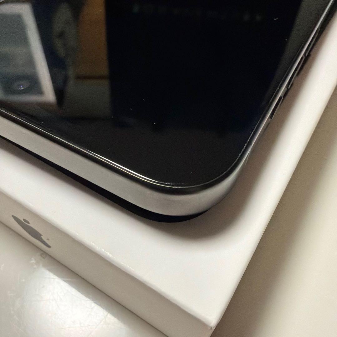 Apple iPhone 15 Pro ブラックチタニウム　256GB 箱付き