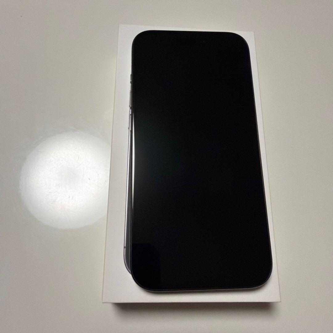 Apple iPhone 15 Pro ブラックチタニウム　256GB 箱付き