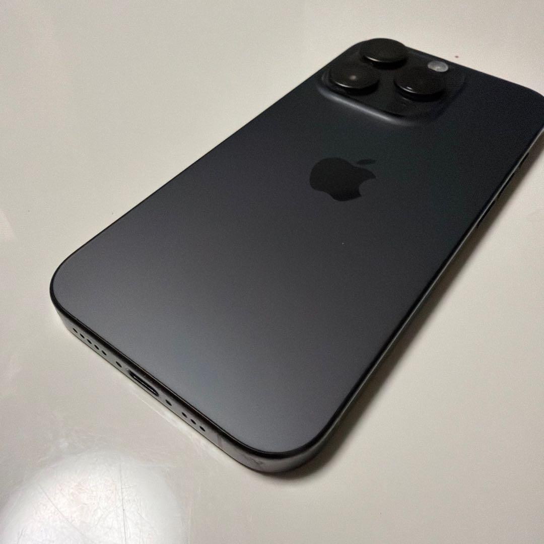 Apple iPhone 15 Pro ブラックチタニウム　256GB 箱付き