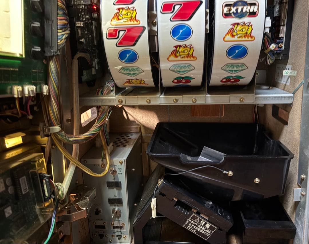 【送料込】4号機 デュエルドラゴンR パチスロ実機 スロット