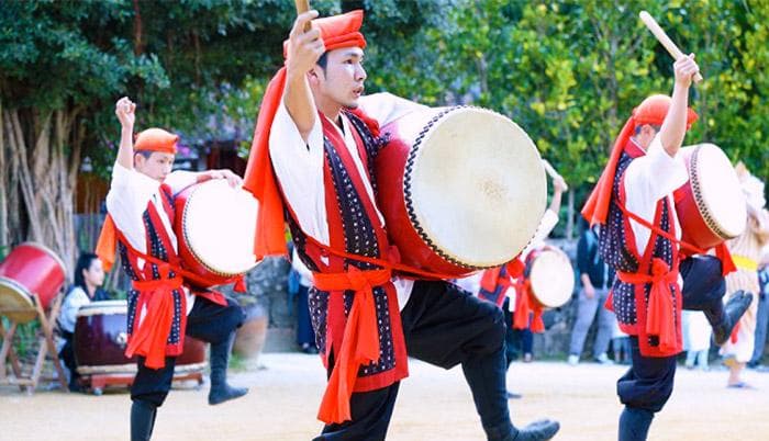 ★★★限定販売新品(送料無料)31.980円　N沖縄大太鼓44cm撥付き