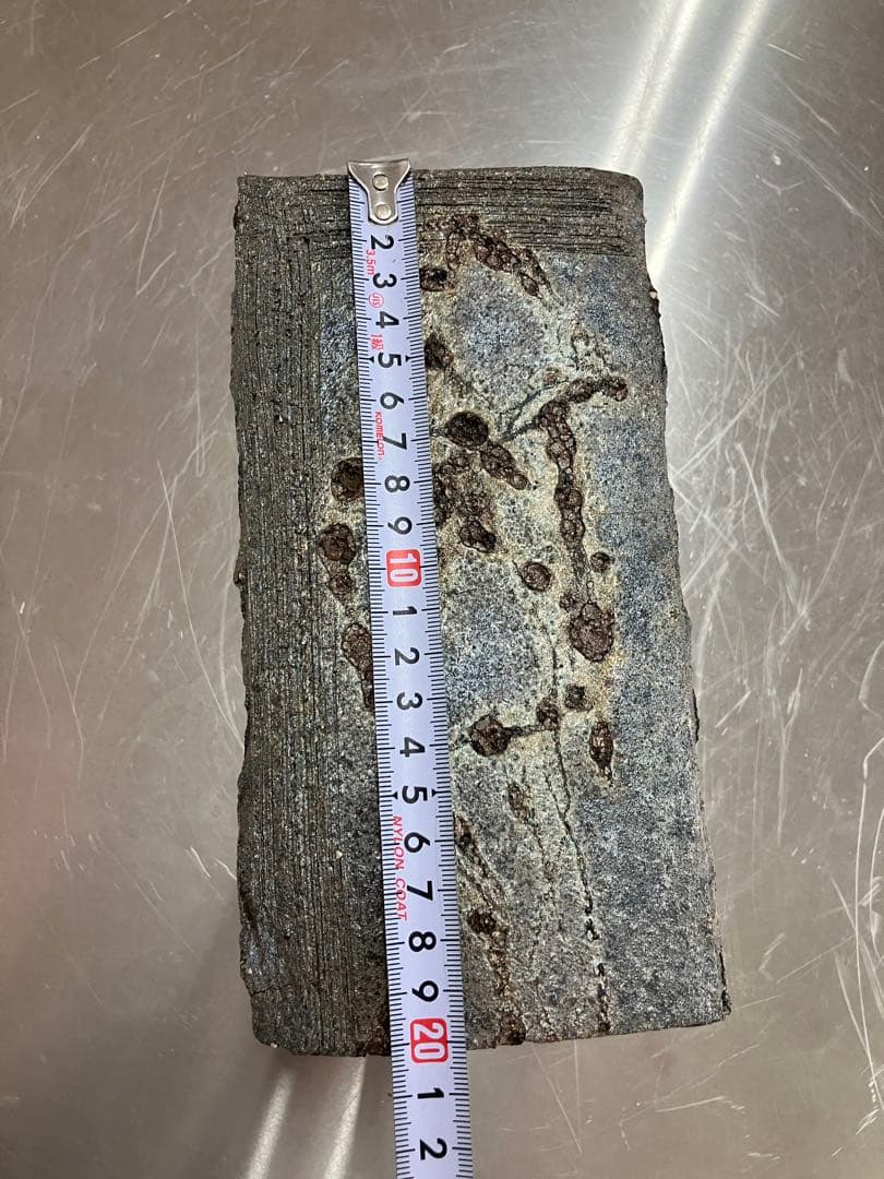 陶器　信楽焼　銀彩の脚付き台　炭化窯変　手作り一品物　お洒落　高級ディスプレイ