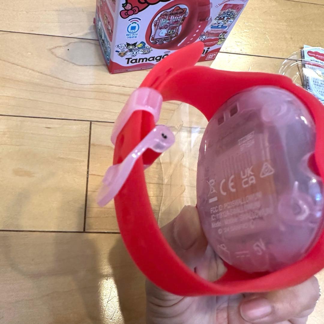 Tamagotchi Uni たまごっちユニ 赤 サンリオキャラクター