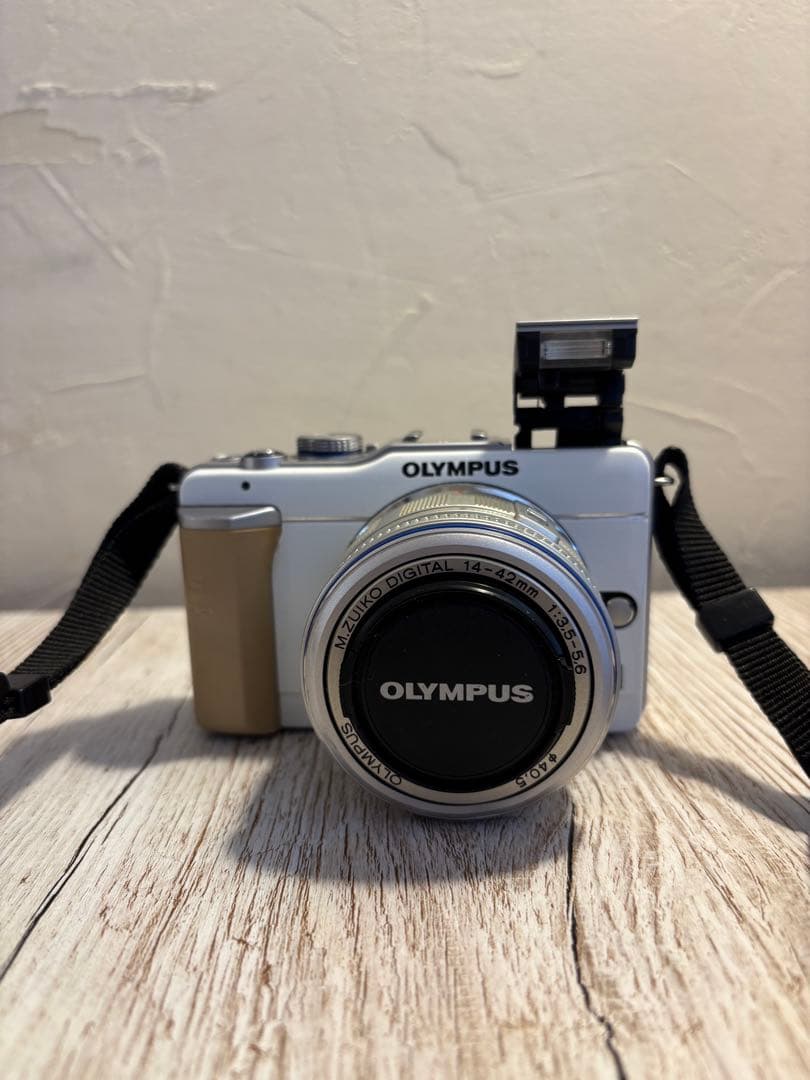 オリンパス・ペン Lite E-PL1 ボディ ホワイト/シルバー