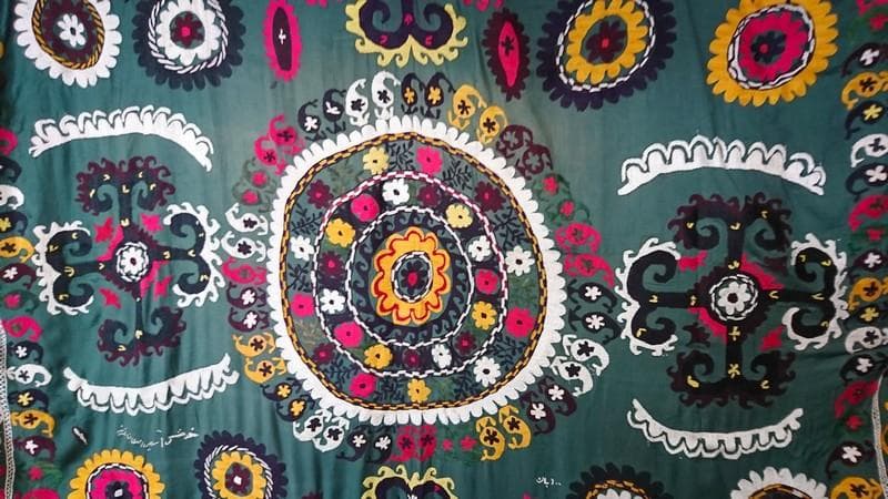 ★B2002★巾210㎝ 特大　刺繍布　アンティーク　花文様　エスニック