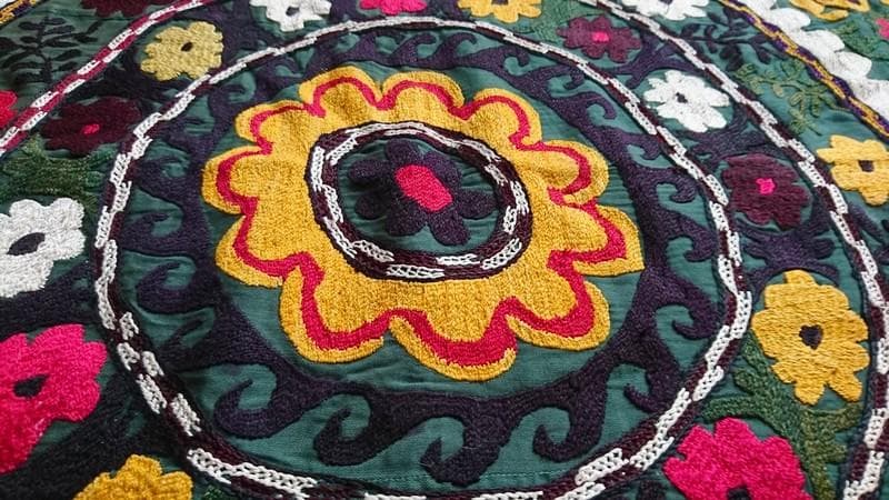 ★B2002★巾210㎝ 特大　刺繍布　アンティーク　花文様　エスニック