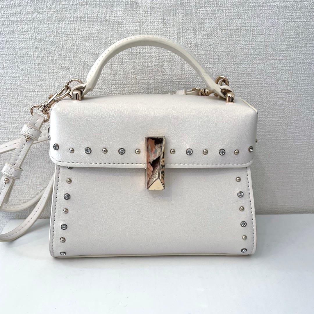 ビジュースタッズポシェット ショルダーバッグ アイボリー