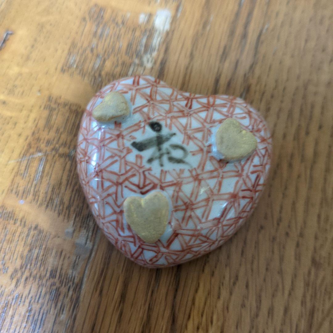 滝口和男作　ウサギ絵柄のハート型陶器　香合（共箱付き）