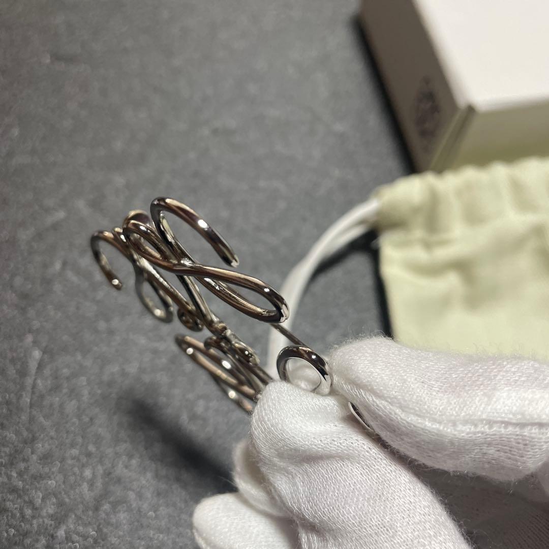 LOEWE シルバーブローチ ロゴデザイン