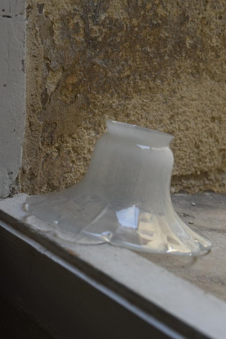 美品　フランスアンティーク　花フォルム　オパリン　ガラスシェード