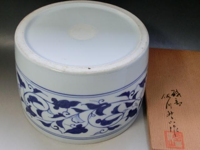 水指■砥部焼 佐川 作 染付唐草紋 大振り水さし 大きい 共箱 漆器蓋 お茶道具