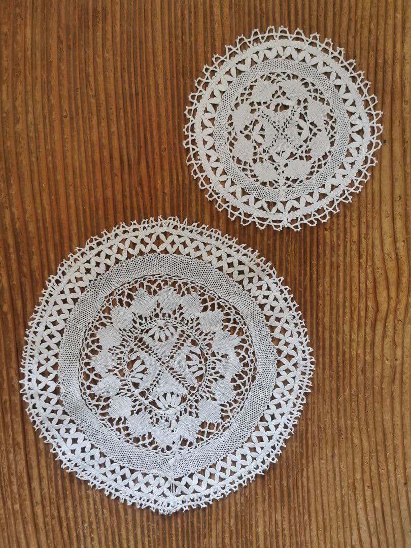 アンティーク マルチーズレースラウンドドイリー 涼やかなリネン糸 マルタ十字✠