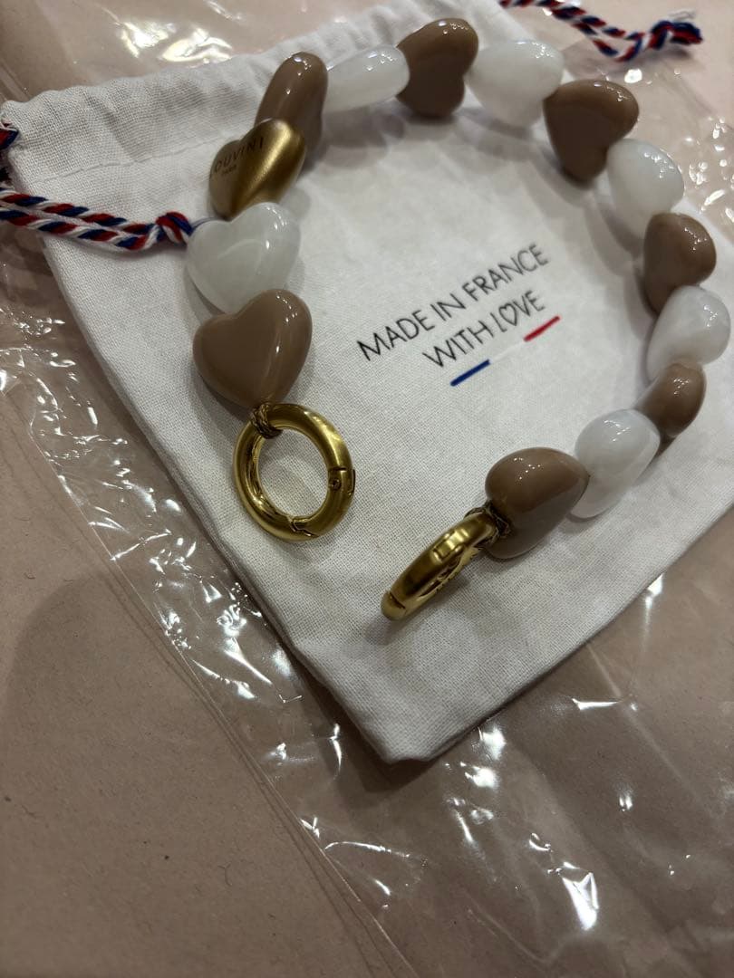 LOUVINI ハンドストラップ　PETIT CUORE　BEIGE-WHITE