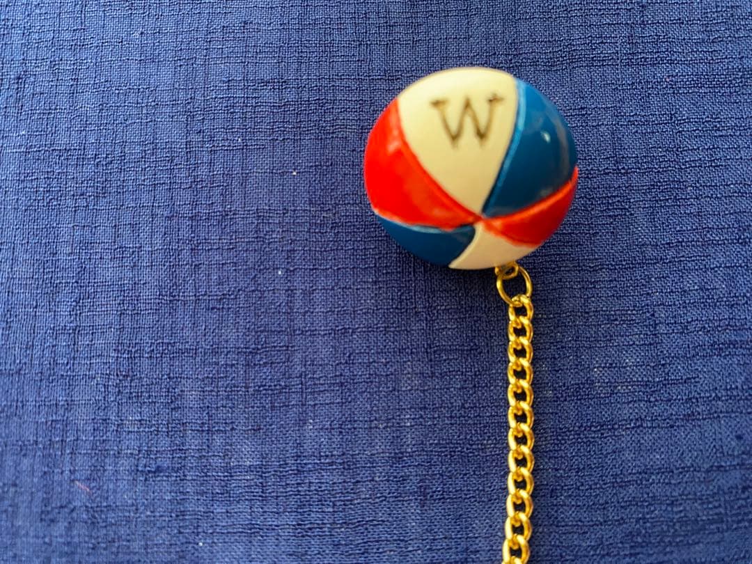 ウィークエンズ　weekends ピンクのテリアとビーチボールのブローチ