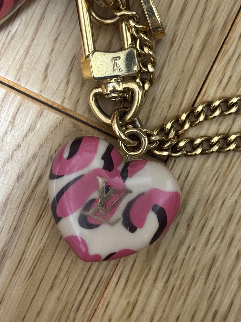 ルイヴィトン ハート型ケース ヒョウ柄ピンク