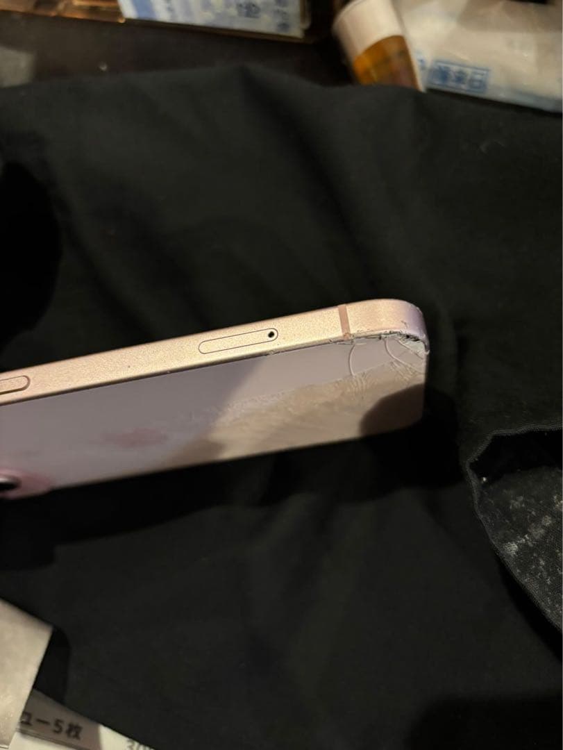 Apple iPhone 15 128GB ピンク 背面割れ　傷あり