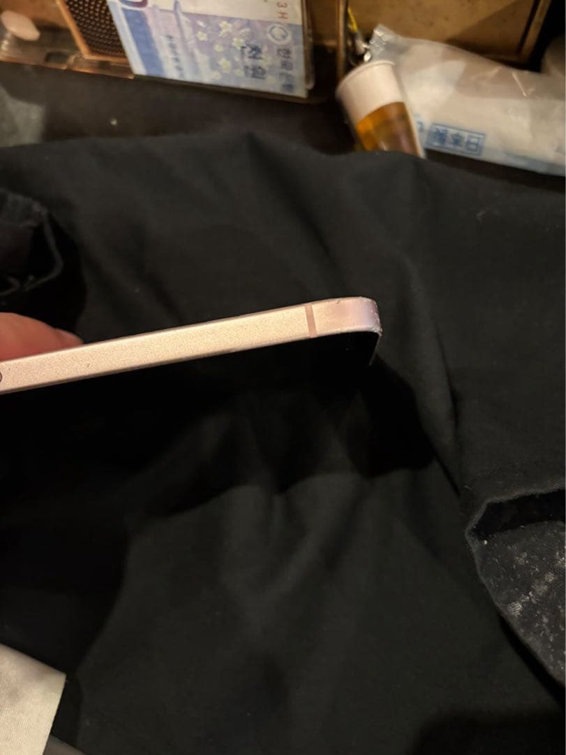 Apple iPhone 15 128GB ピンク 背面割れ　傷あり