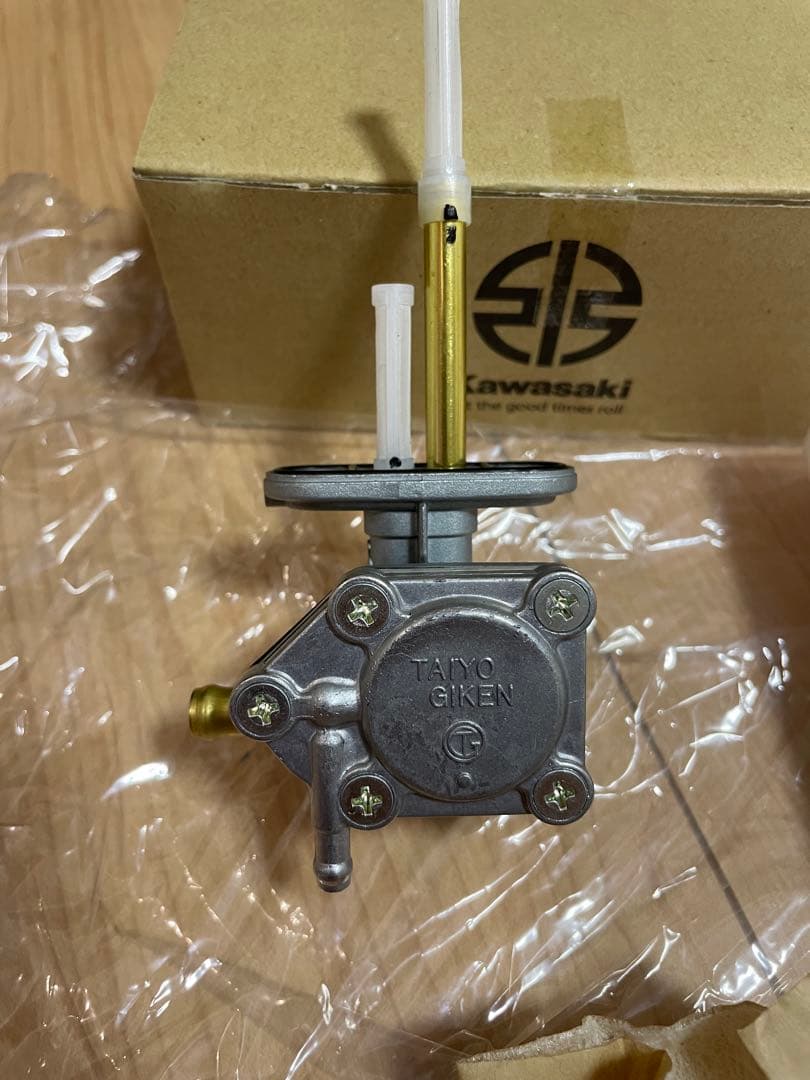 カワサキ純正新品 ゼファー1100 燃料コック