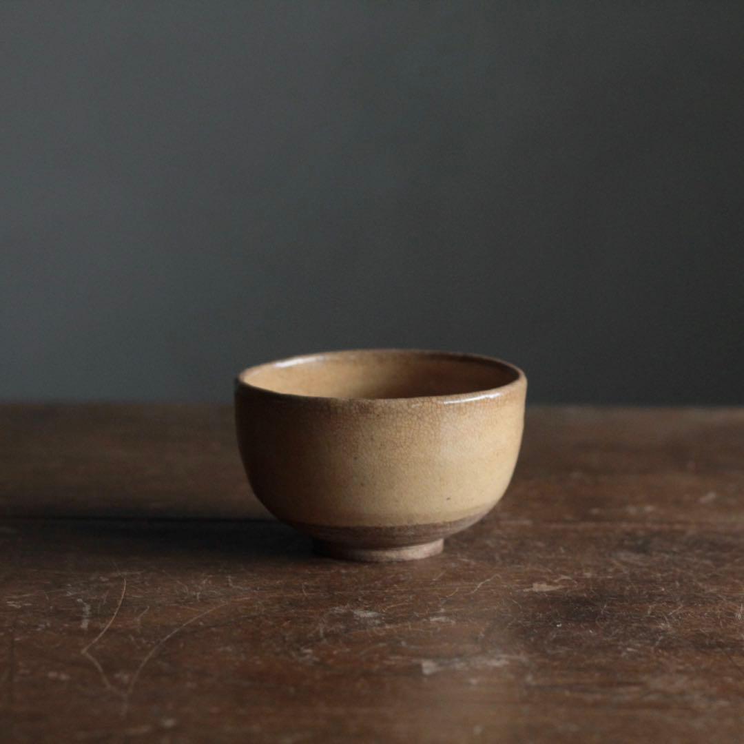 灰釉 ぐい呑み 貫入 小碗 古美術 酒器 古道具 アンティーク