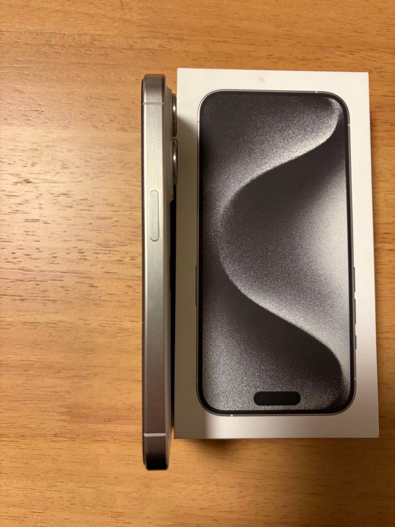 iPhone 15 pro 128GB ホワイトチタニウム