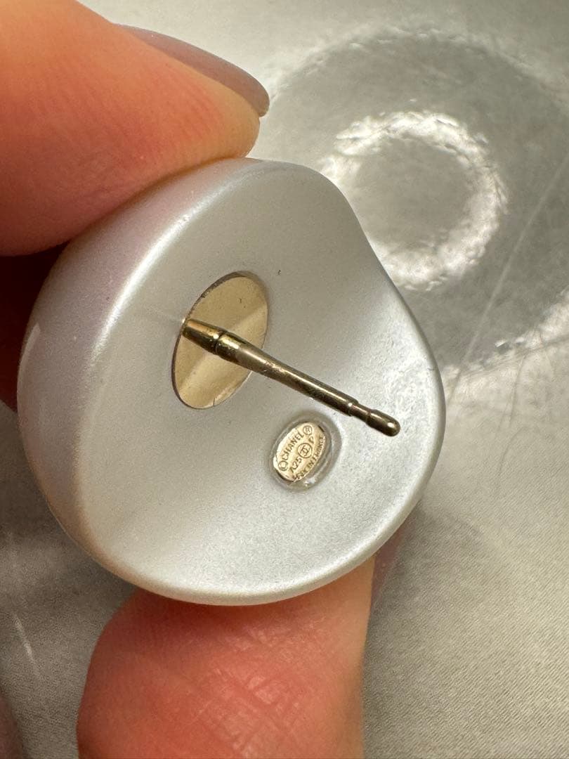 CHANEL パール調ボタン型ピアス　レア商品値下げ不可