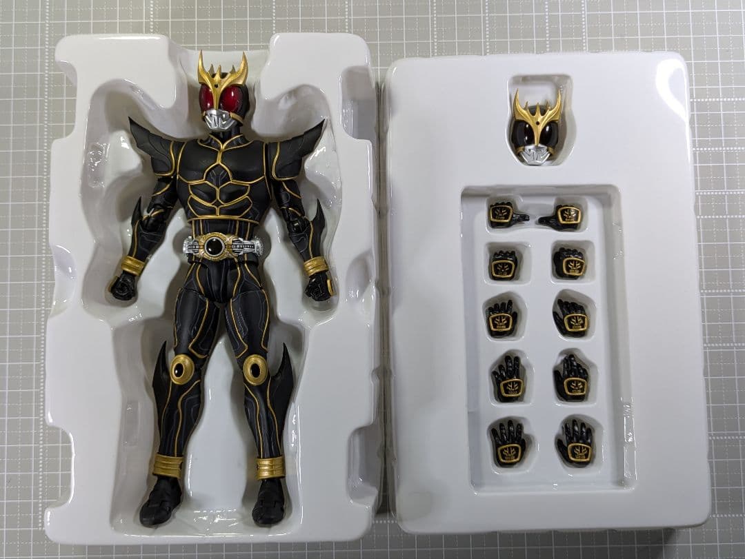 S.H.Figuarts 真骨彫製法　仮面ライダークウガ　アルティメットフォーム