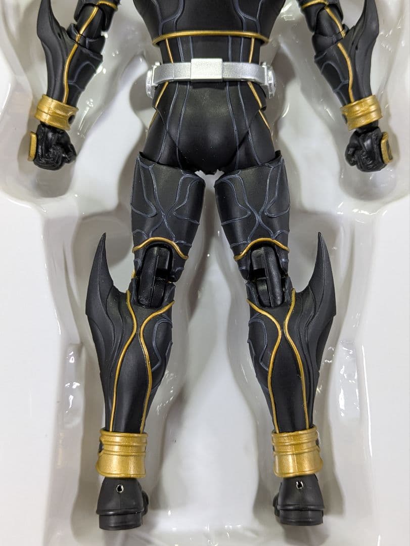 S.H.Figuarts 真骨彫製法　仮面ライダークウガ　アルティメットフォーム