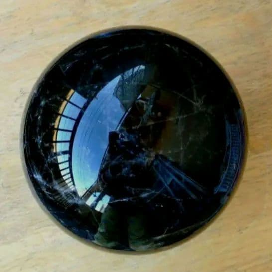 ang3　純天然モリオン　黒水晶　丸玉　大玉2.4Kg　木製台座付き！