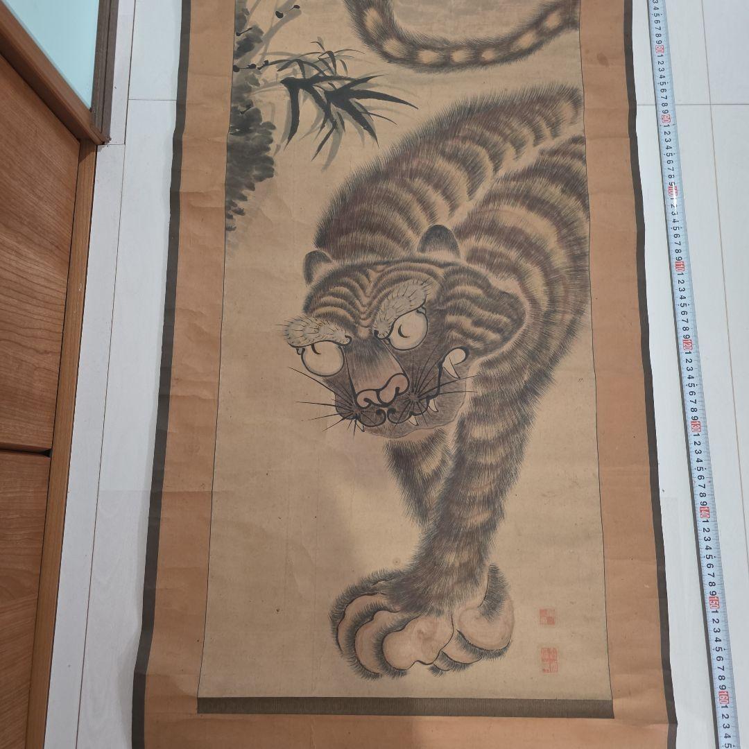 虎の掛軸 約幅67cm x 高さ1750cm