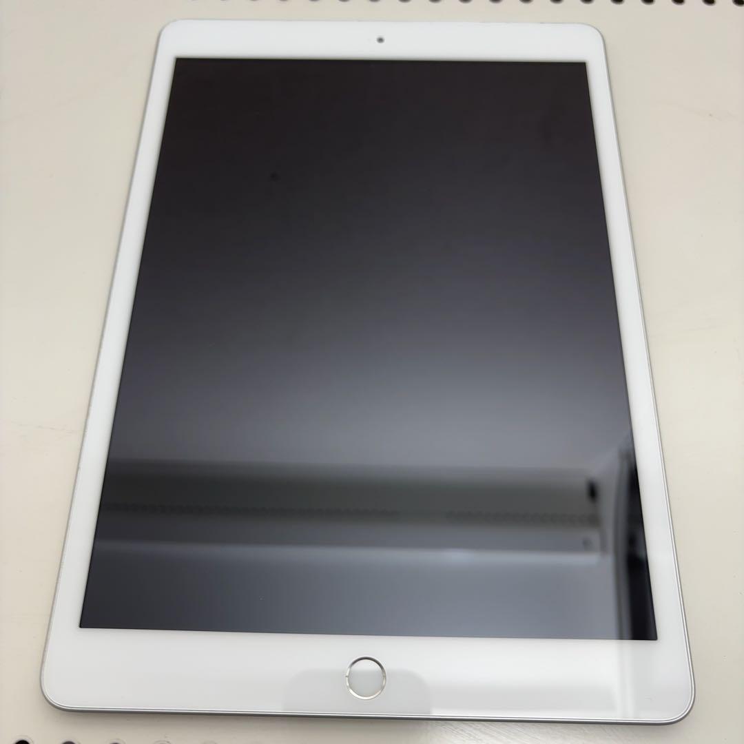 早い者勝ち　iPad 第８世代　32GB