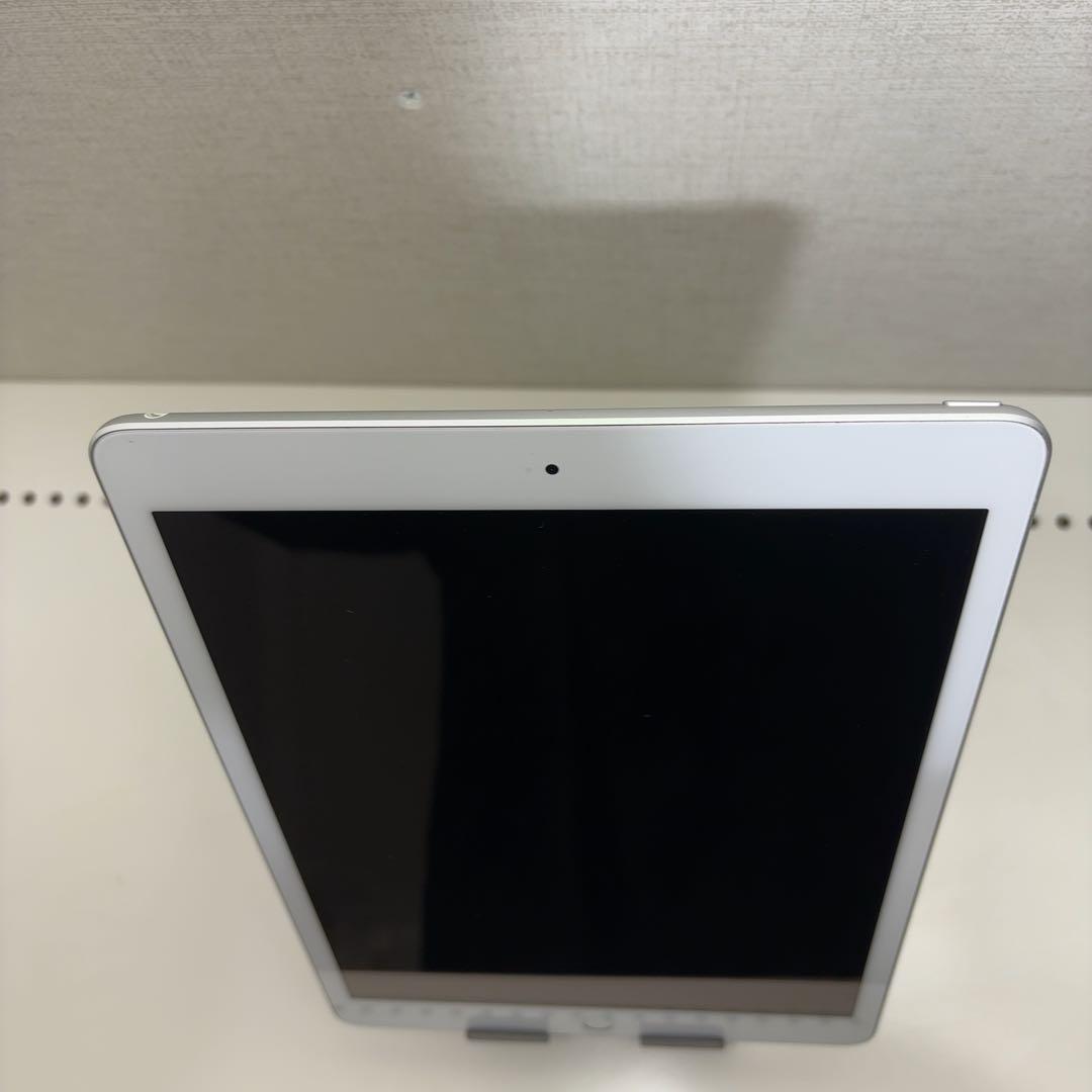 早い者勝ち　iPad 第８世代　32GB