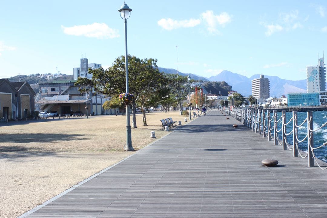 ★ OLYMPUS OM-2N BLACK + 広角レンズ 28mm