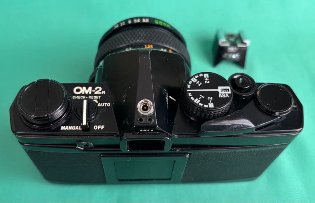 ★ OLYMPUS OM-2N BLACK + 広角レンズ 28mm
