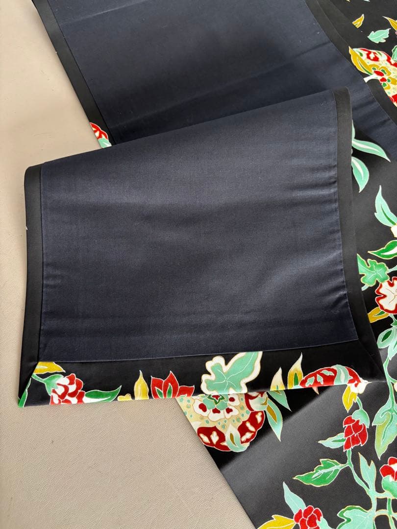 正絹 塩瀬 九寸名古屋帯 黒地 花唐草 友禅染め 赤×グリーン×白×ベージュ