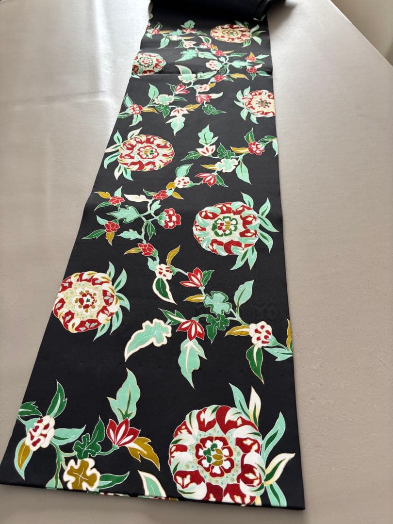 正絹 塩瀬 九寸名古屋帯 黒地 花唐草 友禅染め 赤×グリーン×白×ベージュ