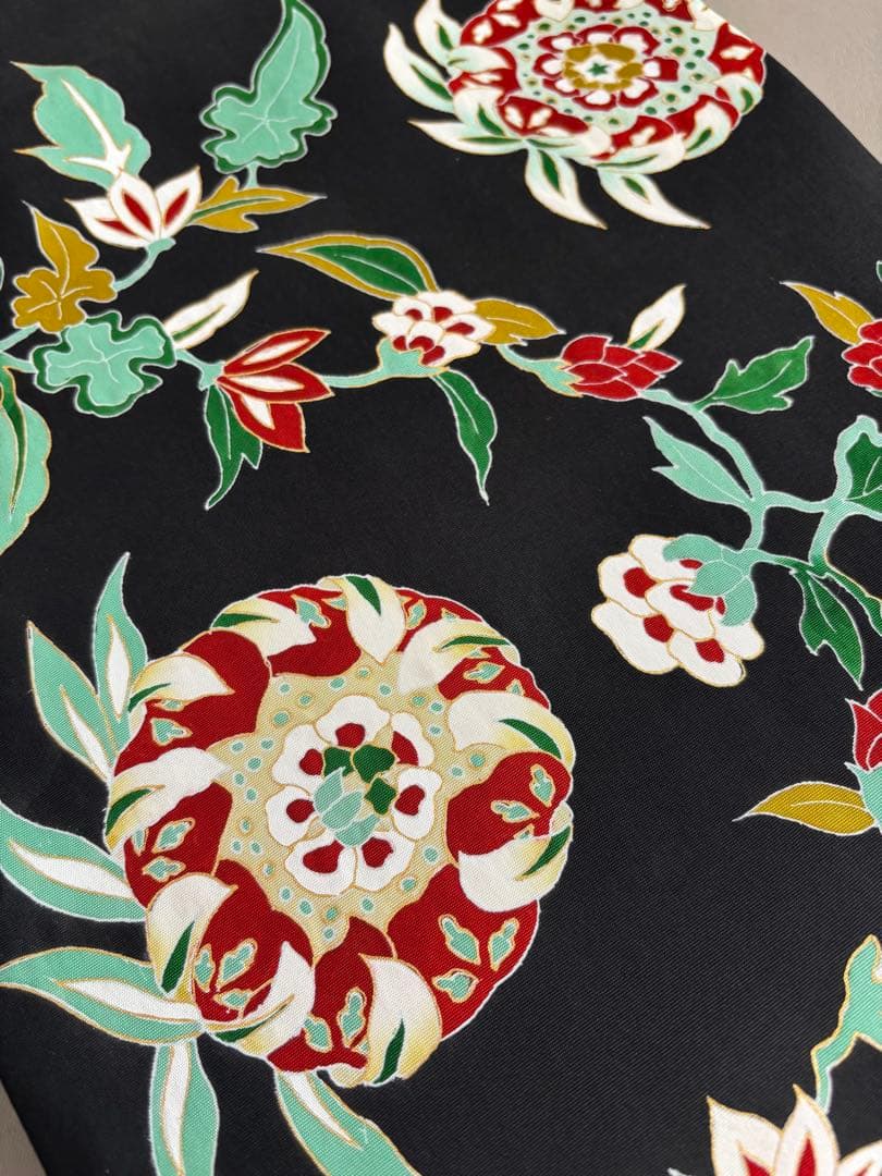 正絹 塩瀬 九寸名古屋帯 黒地 花唐草 友禅染め 赤×グリーン×白×ベージュ